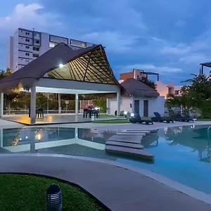 Exclusive Building 6 People 3 Cable Televisions 2 Swimming Pools Balcony, Сasa de vacaciones