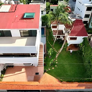 Beautiful Jungle House On A Strategic Location Holiday home